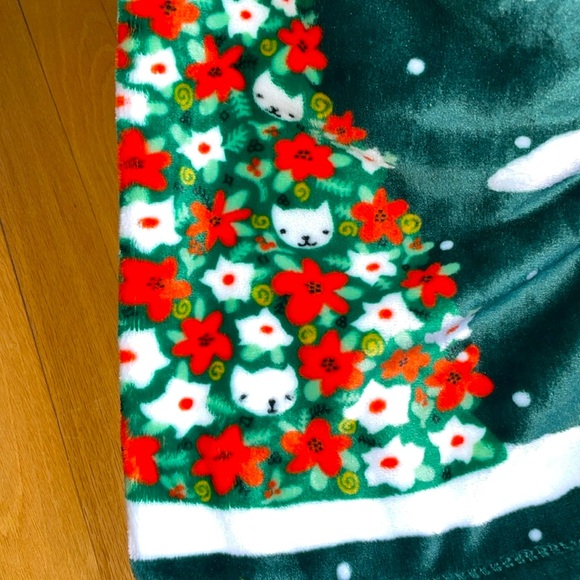 🐱Soft & Cozy Cute Cats 🐱 in Christmas Tree 🌲 Fleece Holiday Blanket! NWT! - Picture 7 of 16